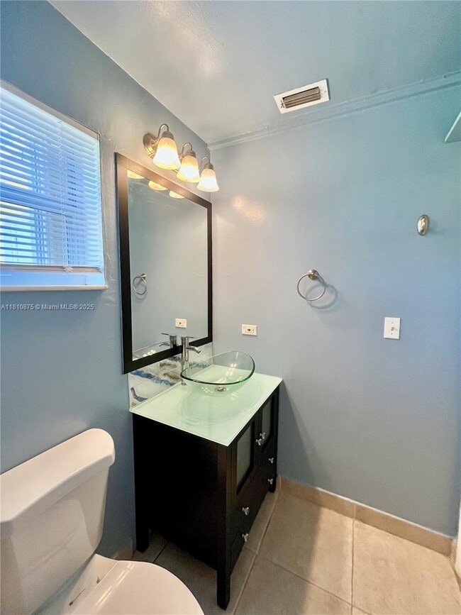 Foto del edificio - 6815 NW 14th St