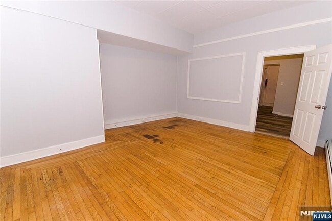 Building Photo - 154 Undercliff Ave