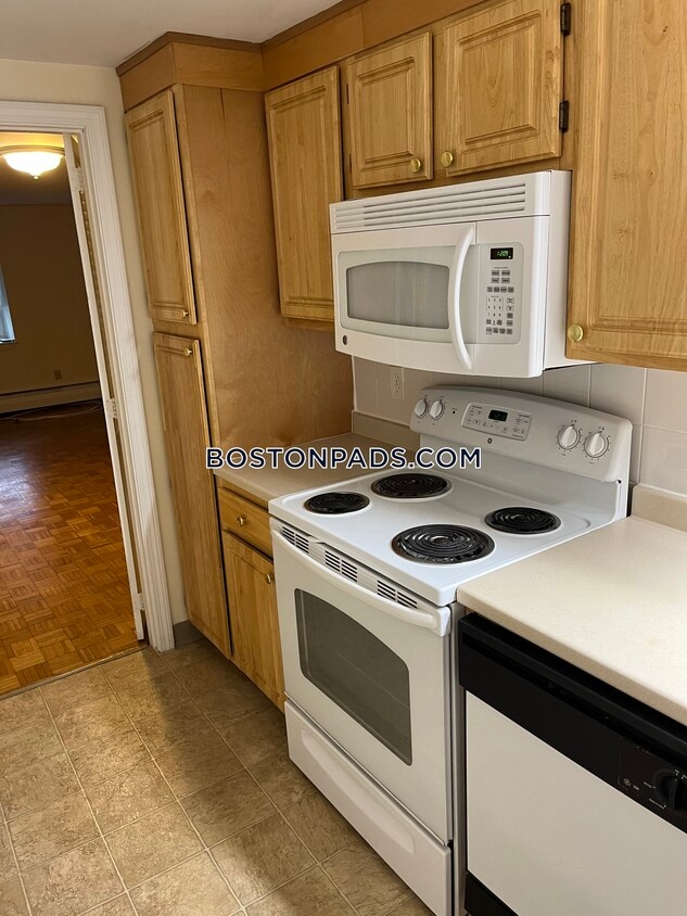 36 Worthen Rd Unit B2, Lexington, MA 02421 Room for Rent in Lexington