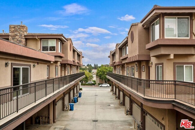 Building Photo - 5241 Colodny Dr