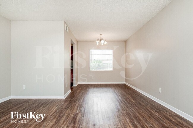 Foto del edificio - 2101 Shady Point Ln