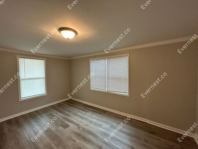 Building Photo - 3060 Fairmeadow Dr