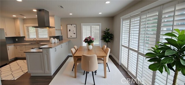 Foto del edificio - 2352 Dahlia Dr