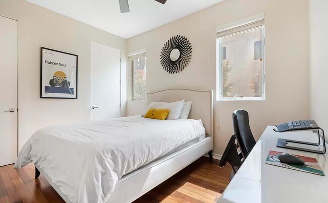 Foto del edificio - A sensational loft-style condo with a huge...