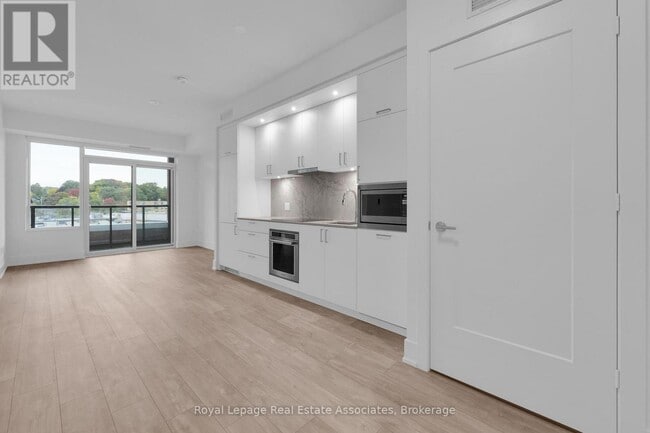 Building Photo - 259 The Kingsway