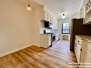 Building Photo - 327 Tappan St