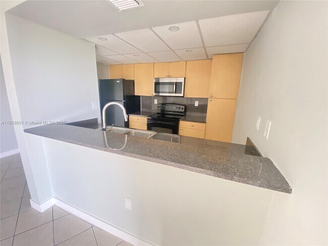 Foto del edificio - 7125 NW 186th St