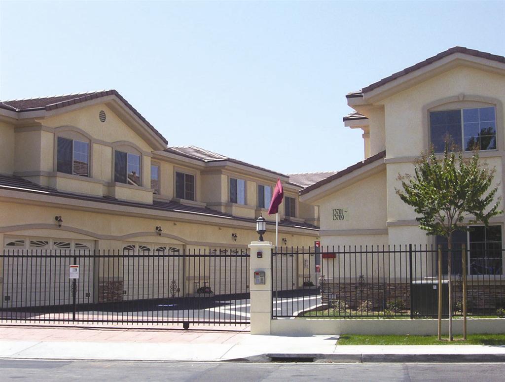 13727 Ruther Ave, South Gate, CA 90280 Townhome Rentals in South Gate