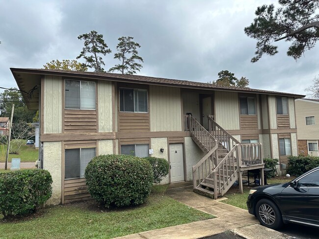 Downstairs unit in Pointe East avail NOW! - Downstairs unit in Pointe East avail NOW! Apartment