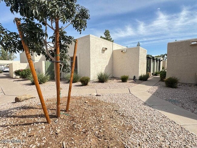 Building Photo - 546 S Allred Dr