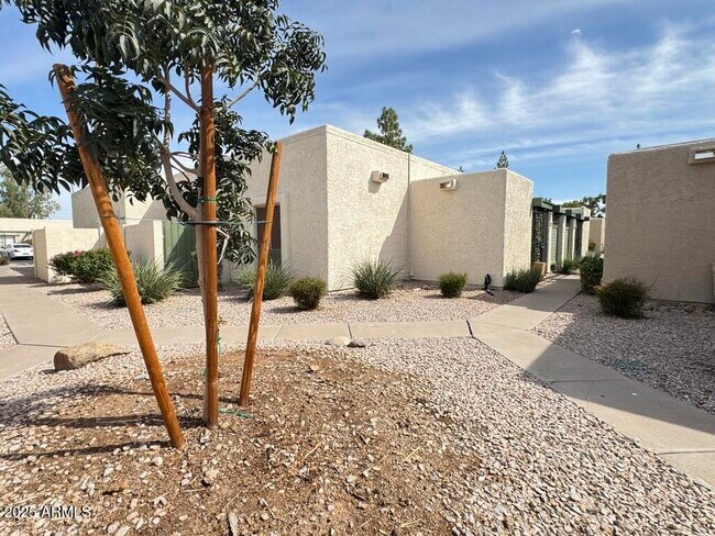 Foto del edificio - 546 S Allred Dr