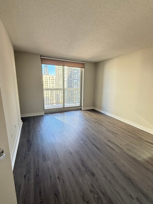 Foto del edificio - 601 N State St