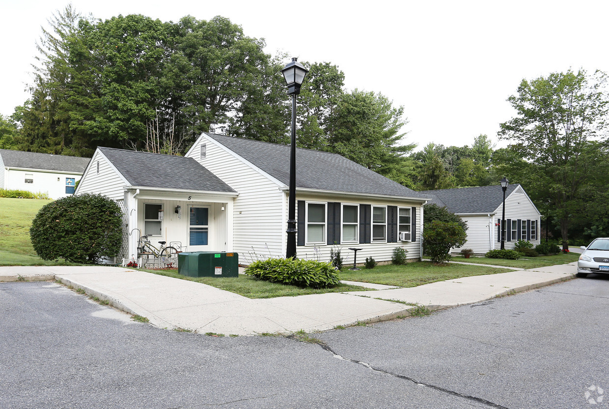 Primary Photo - Wintergreen Apartments