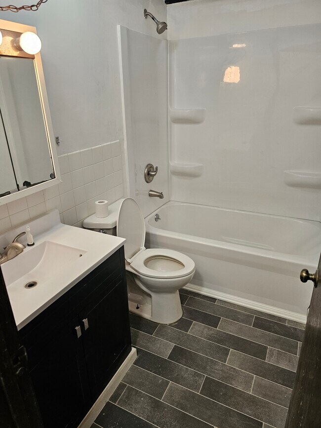 Foto del edificio - 1008 16th St NE