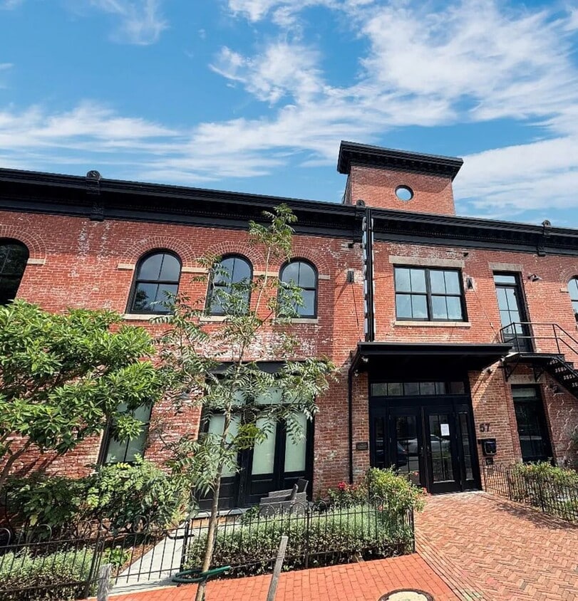 " Coming Soon " Top Floor 1 bed + 1 bath Condo in DC // Fantastic Views - " Coming Soon " Top Floor 1 bed  + 1 bath Condo in DC // Fantastic Views