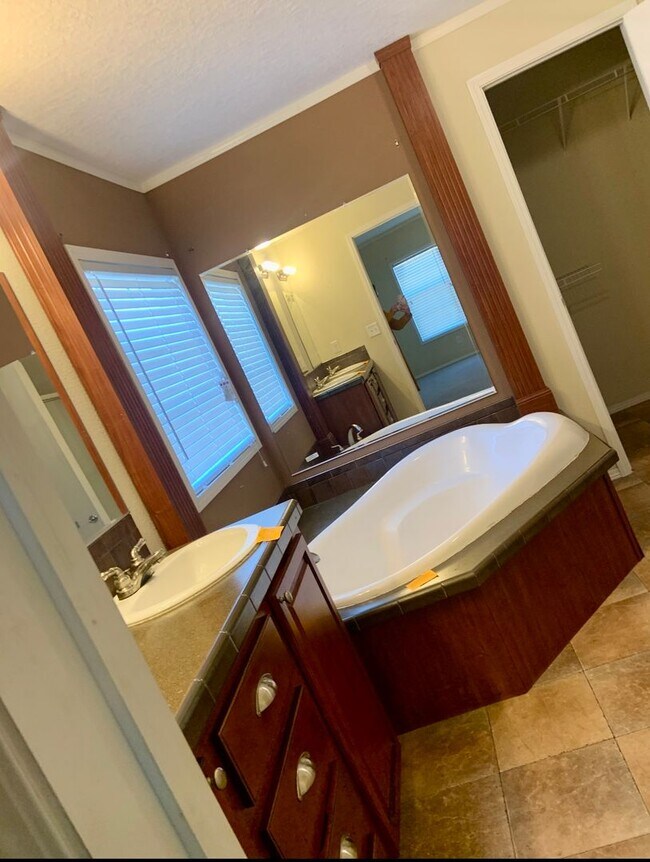 Foto del edificio - 4 bed/2 bath mobile home