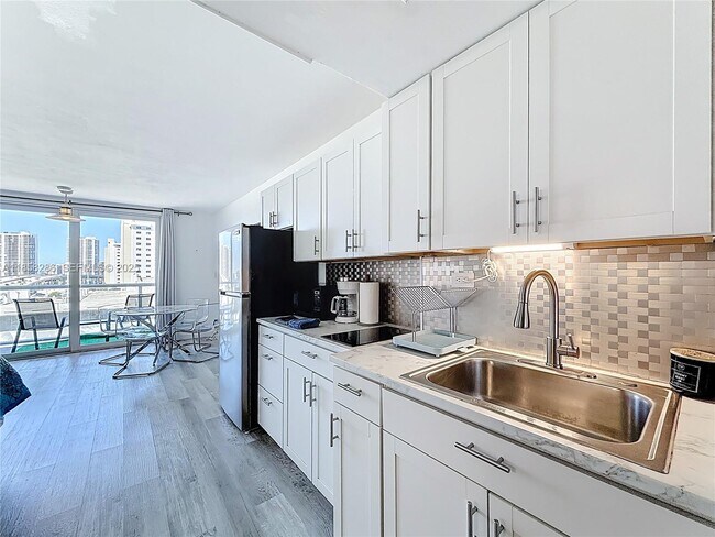 Foto del edificio - 19201 Collins Ave