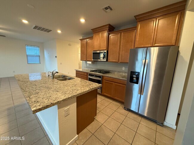 Building Photo - 14074 W Valentine St