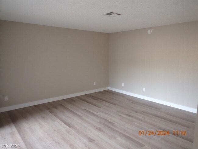 Foto del edificio - 4571 Carriage Park Dr