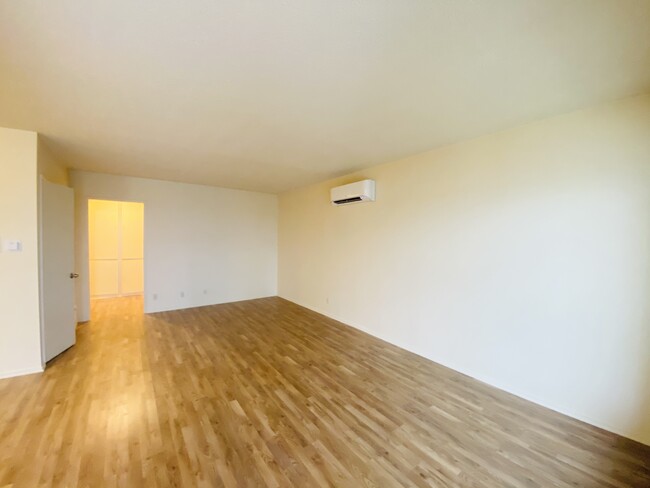 Foto del edificio - 11663 Gorham Ave