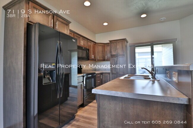 Foto del edificio - 7119 Hanson Ave