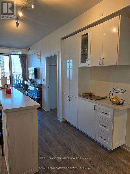 Photo du bâtiment - 1928 Lake Shore Blvd W