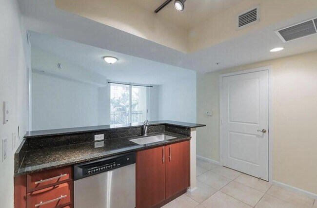 Building Photo - 403 S Sapodilla Ave