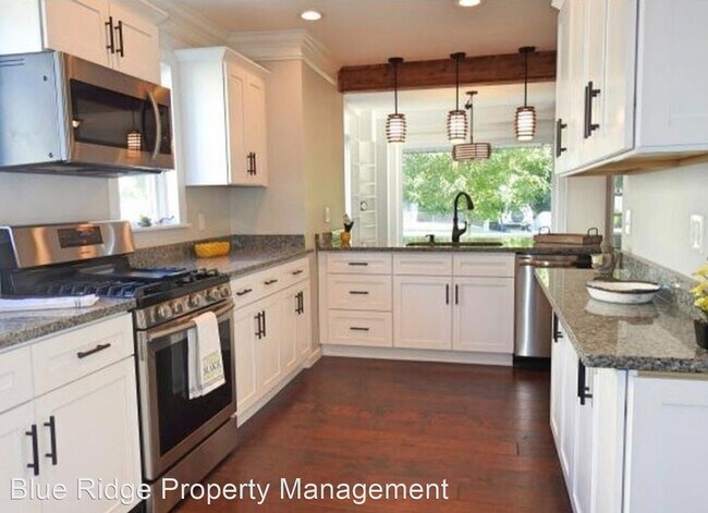Building Photo - 5 br, 3.5 bath House - 1002 Watauga Street
