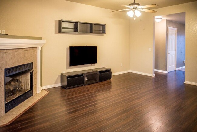Building Photo - 1013 Applewood Cir