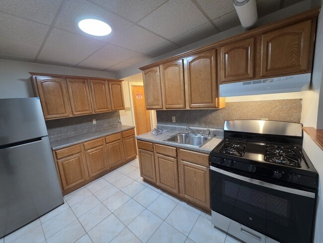 Building Photo - 179 W 48th St