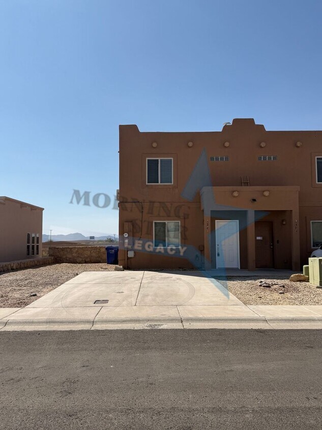 Foto principal - Like NEW! Location & Quality!