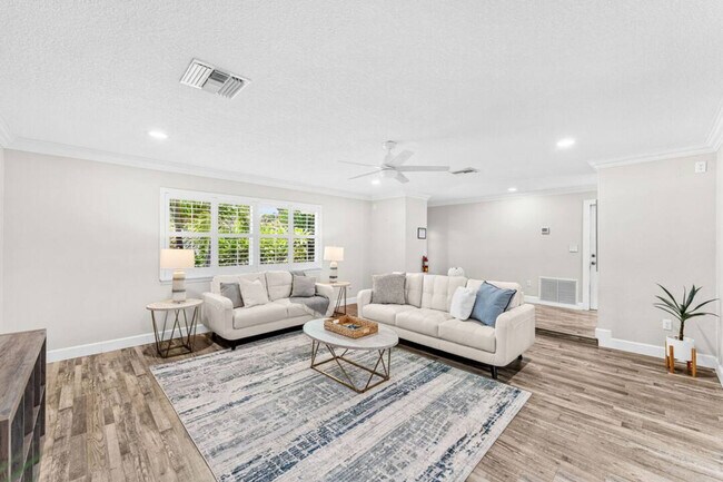 Building Photo - 1109 Seminole Dr