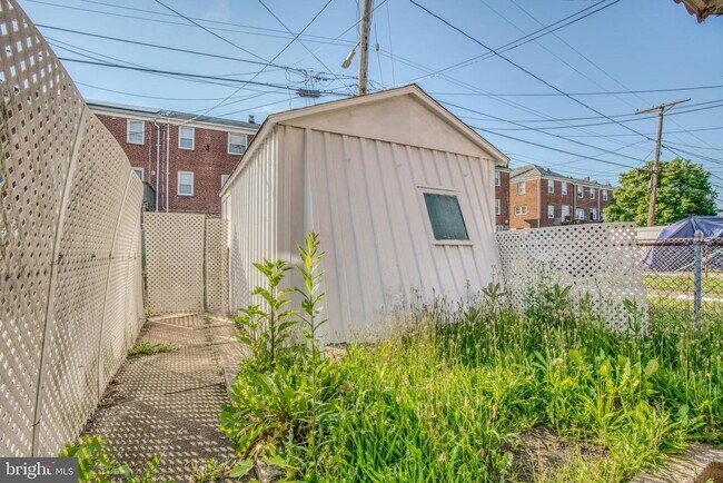 Building Photo - 3310 Parklawn Ave