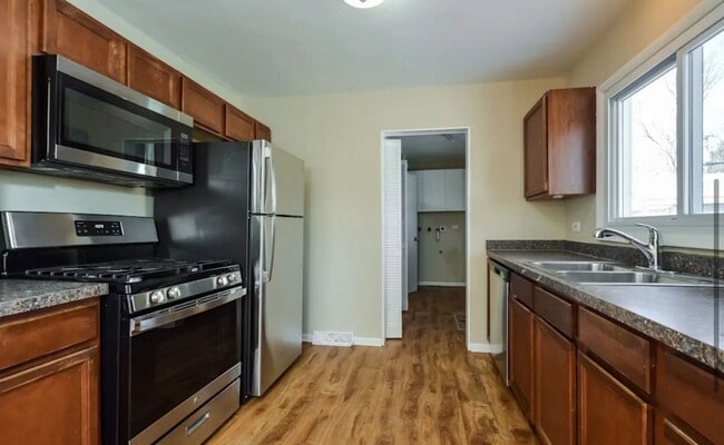 Foto del edificio - 712 W James St