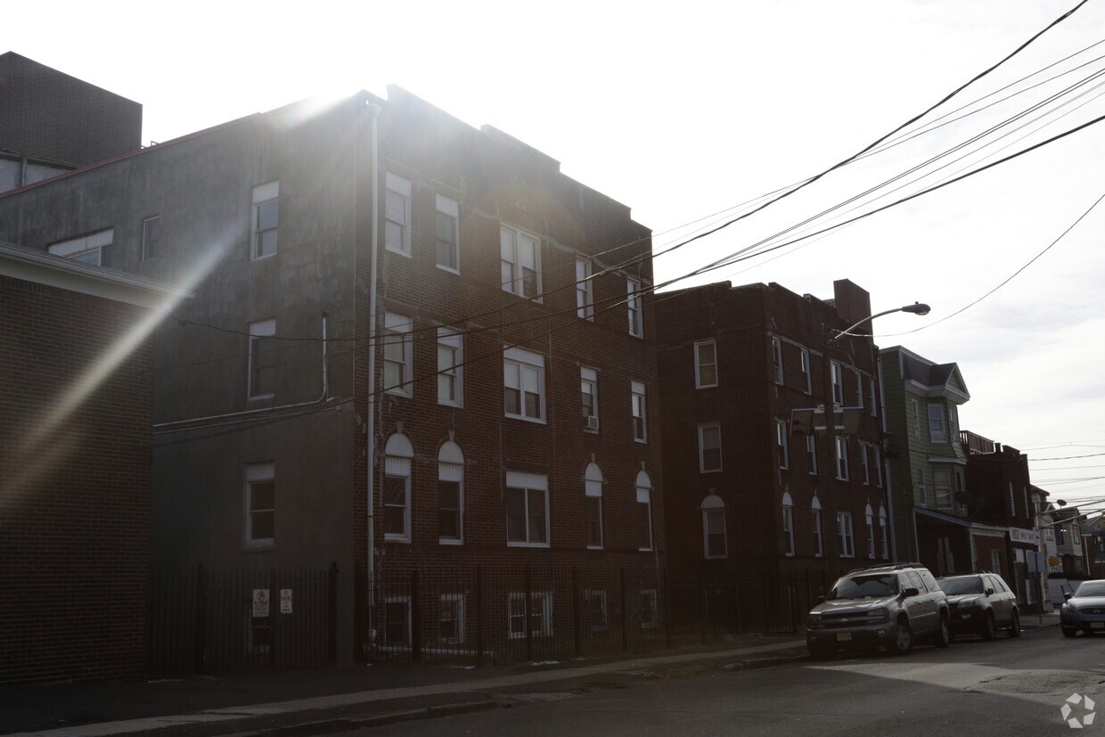 Foto principal - 340-348 Myrtle Ave