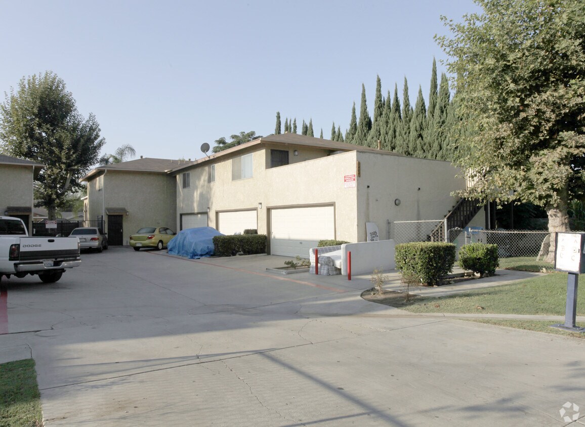 Building Photo - 1460 W 9th St