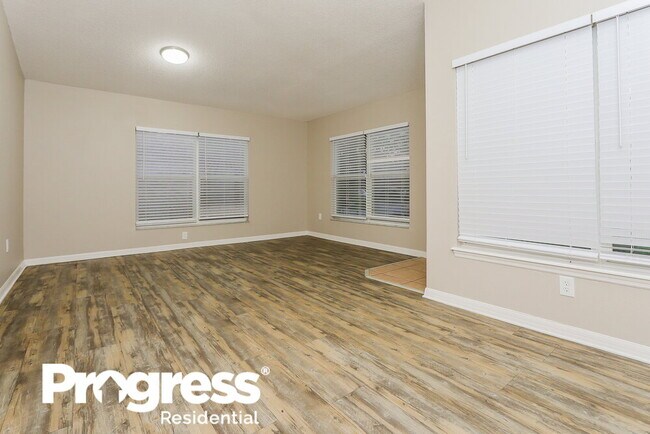 Building Photo - 3007 Summer House Dr