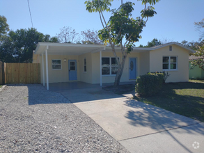 Building Photo - 635 Laura Ln