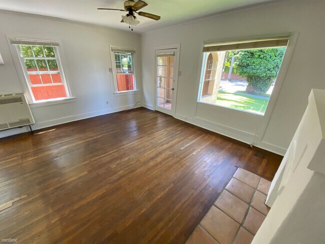 Building Photo - 1 br, 1 bath Duplex - 3960 Redwood Avenue 1/2