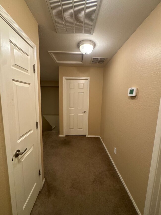 Foto del edificio - 5 bedroom home in the Anthem Parkside