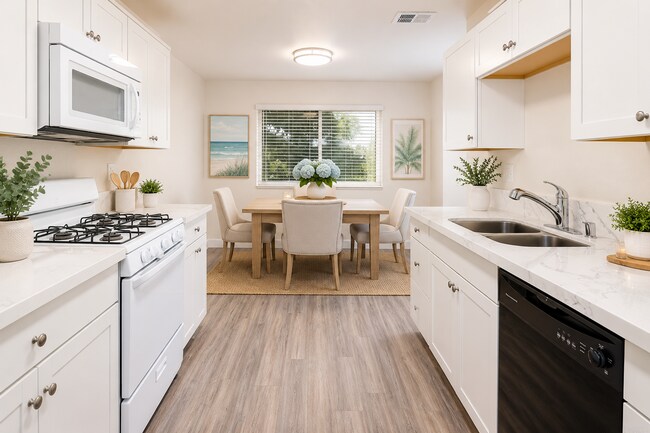 Foto del edificio - Remodeled 3 Bed 2 Bath Condo - Coastal Living at Its Finest