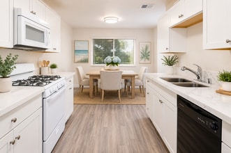 Building Photo - 721 Buena Tierra Way