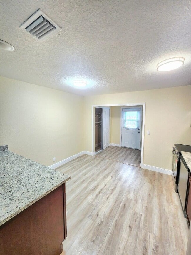 Foto del edificio - 4875 Orlando Ave