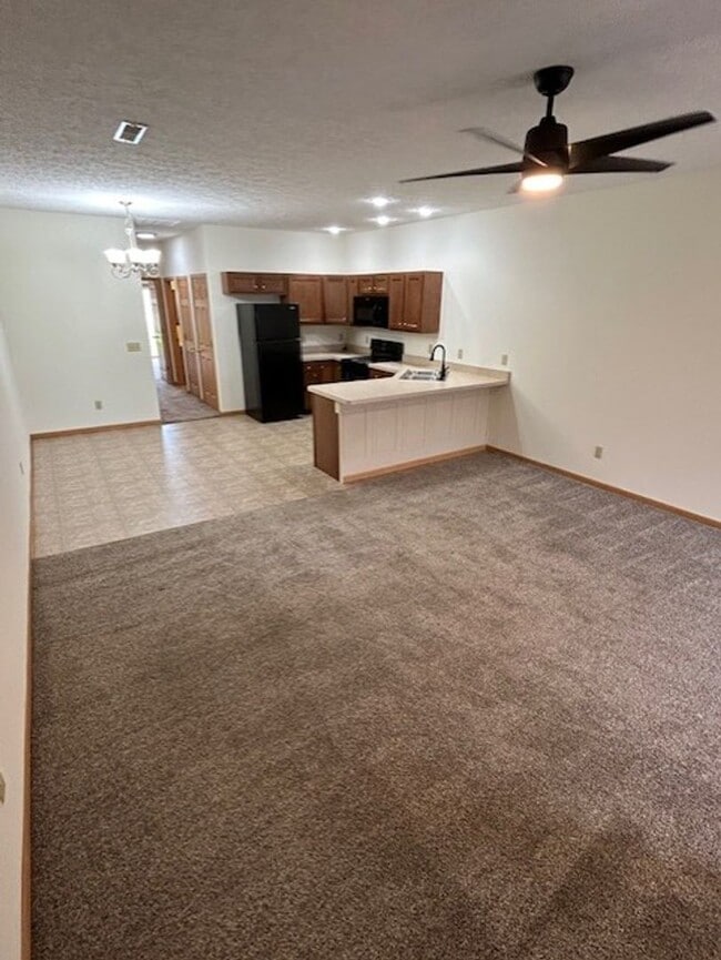 Building Photo - Executive Ranch Condo with 1 Bedroom, 1 Bath, and 1-Car Attached Garage in Troy, Ohio