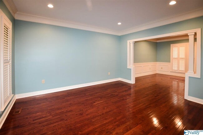 Building Photo - 136 Wellington Dr