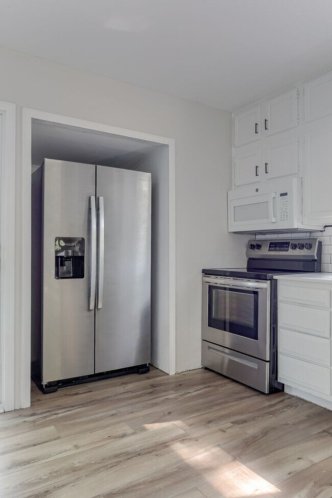 Building Photo - Charming 3-Bedroom Omaha Home with Finishe...