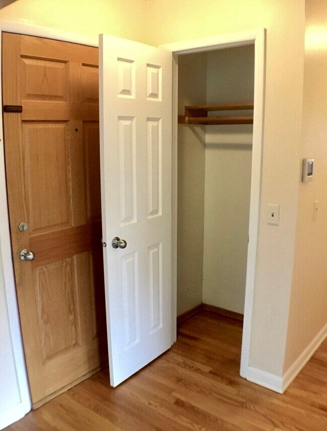 Foto del edificio - 422 Rushmore Ln