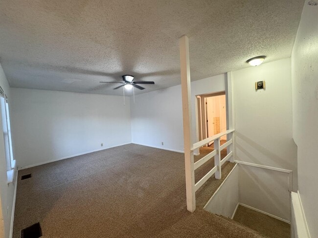 Building Photo - 615 Sunset Dr