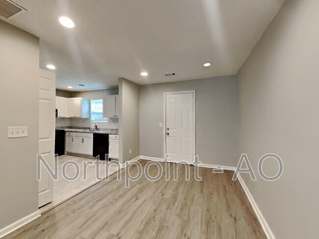 Building Photo - 5671 Pine Gate Dr