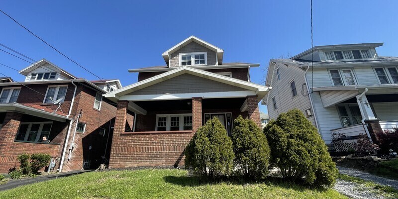 Primary Photo - 115 E Moody Ave